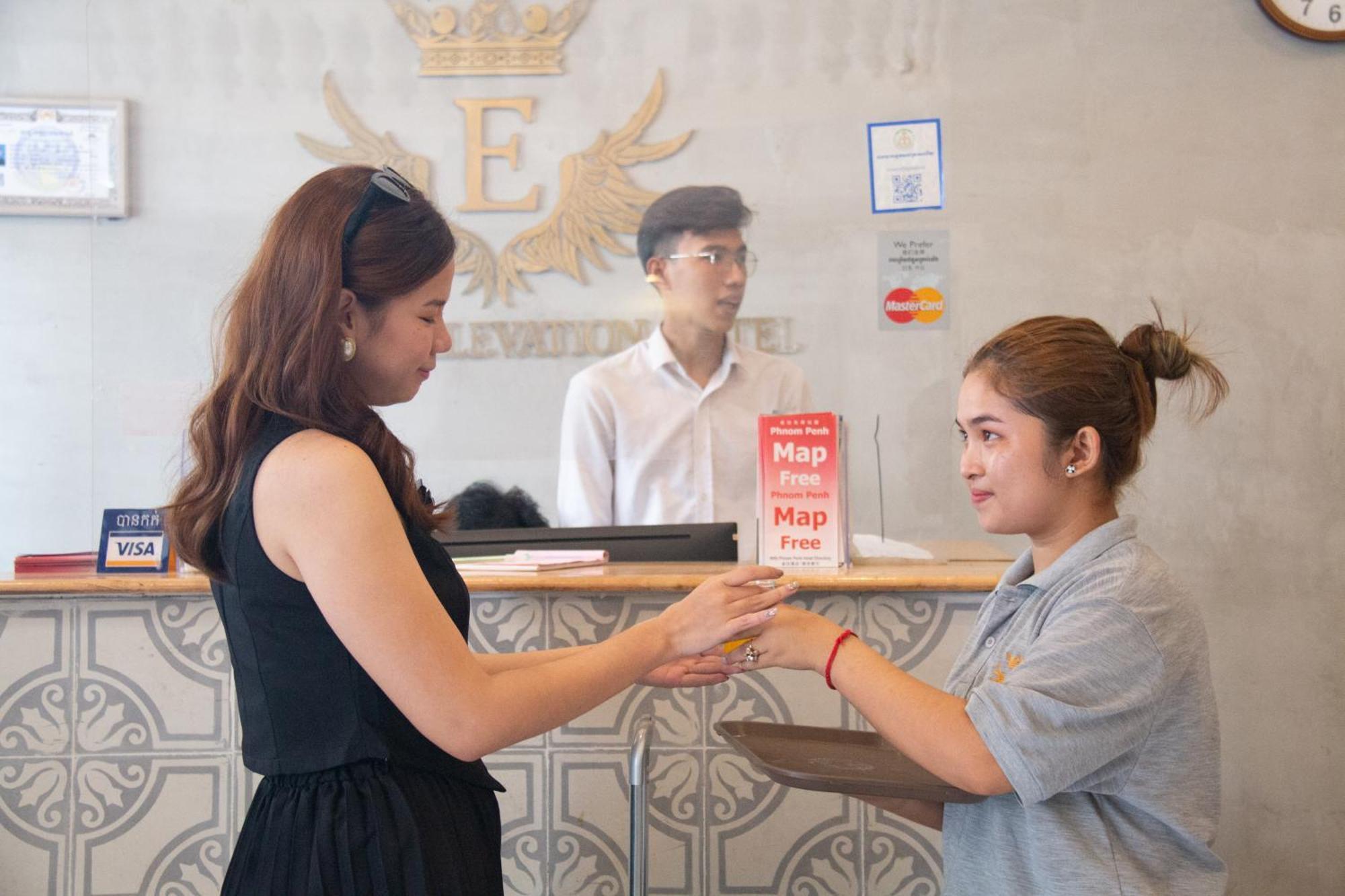Grand Elevation Hotel Phnom-Penh Buitenkant foto