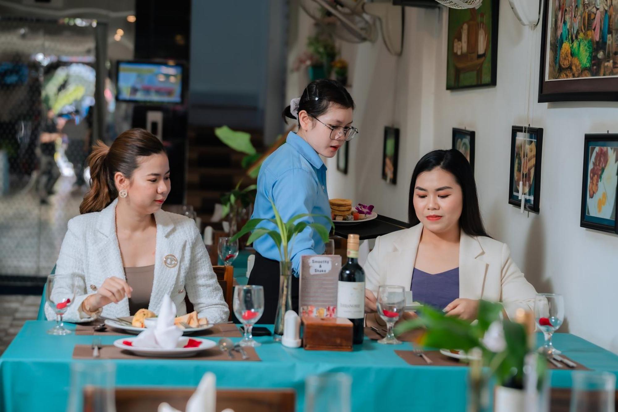 Grand Elevation Hotel Phnom-Penh Buitenkant foto